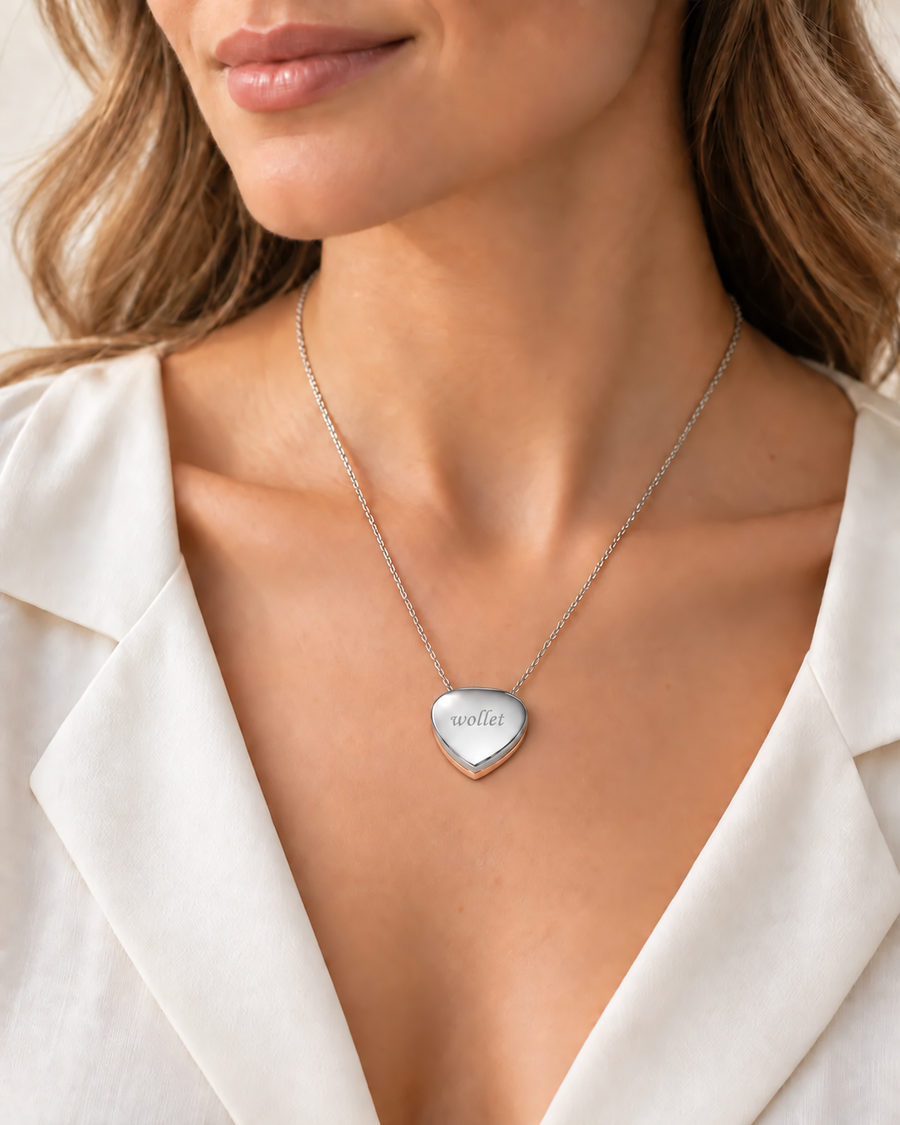 Magnetic Pendant Necklace – Polished Two-Tone Design